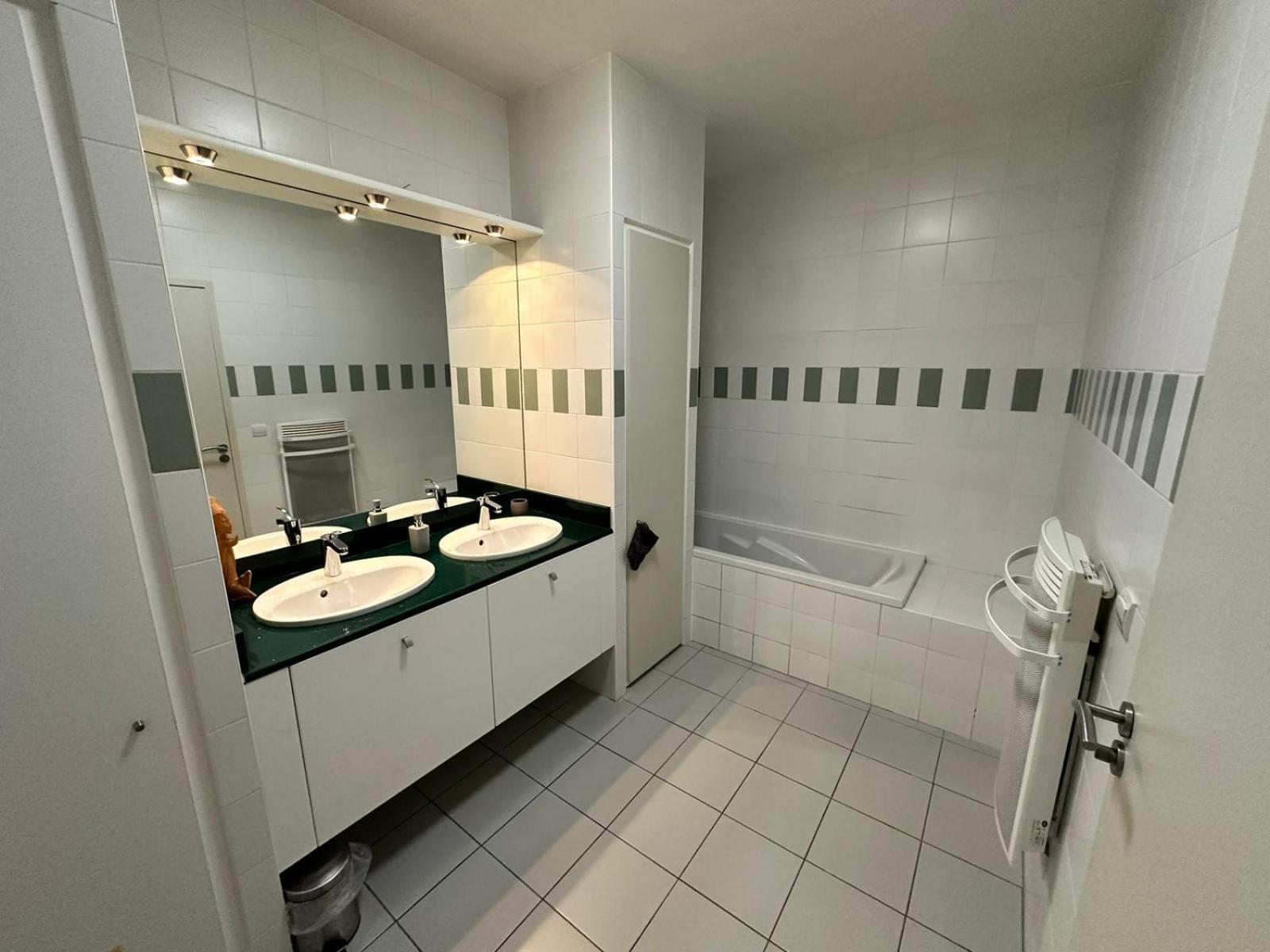 Spacieux Appartement 2 Chambres Plein Coeur De Перпинян Екстериор снимка